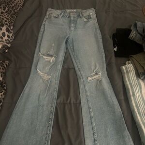 IDYLLWIND WOMEN'S MELBOURNE MEDIUM WASH HIGH RISIN DISTRESSED BOOTCUT JEANS